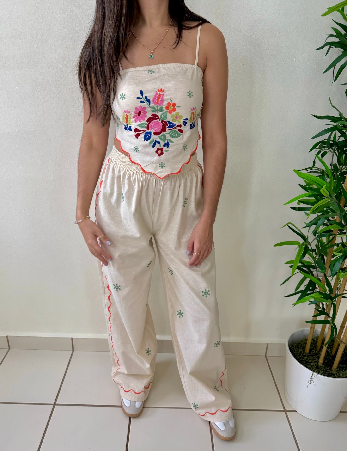 LINEN EMBROIDERED SET