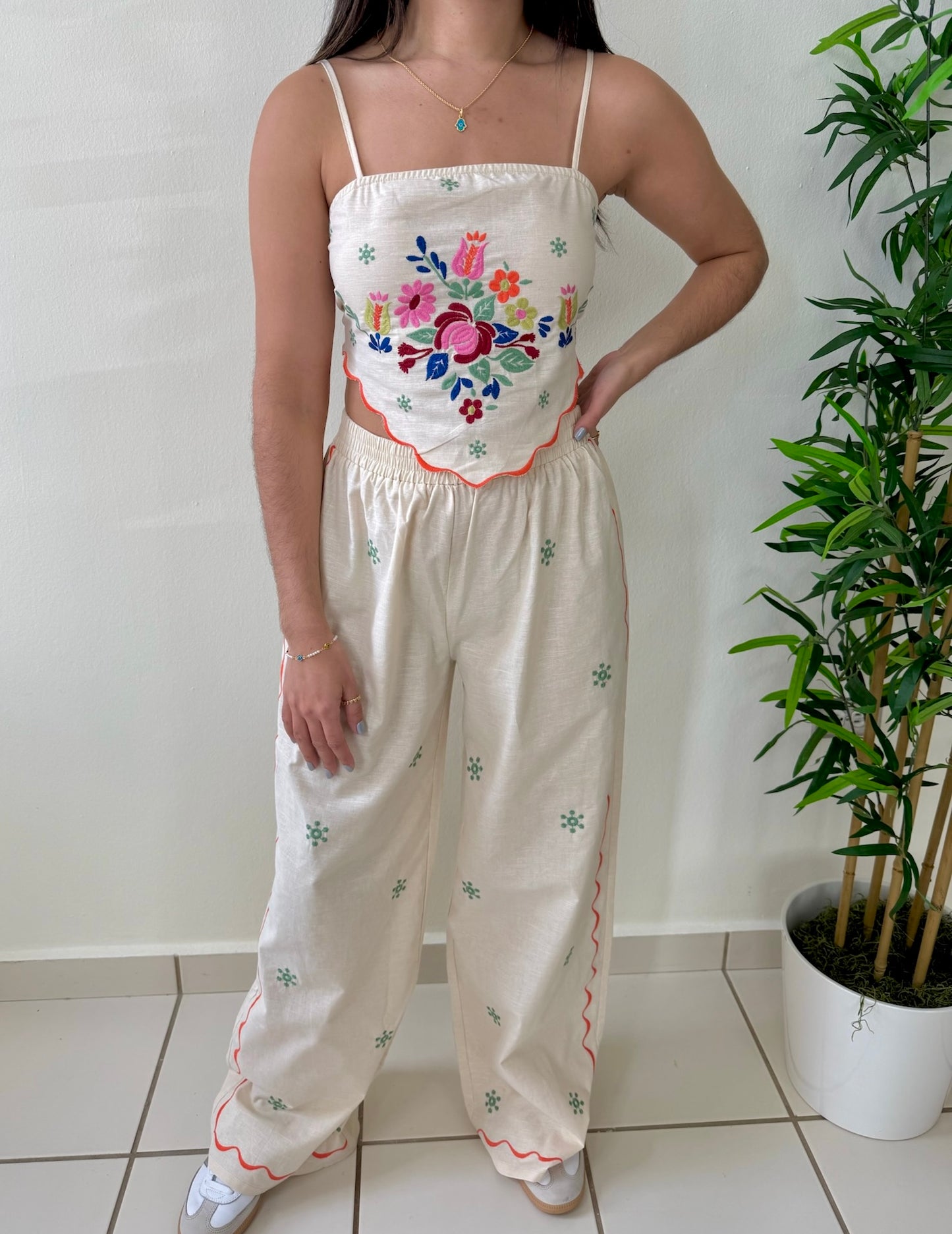 LINEN EMBROIDERED SET