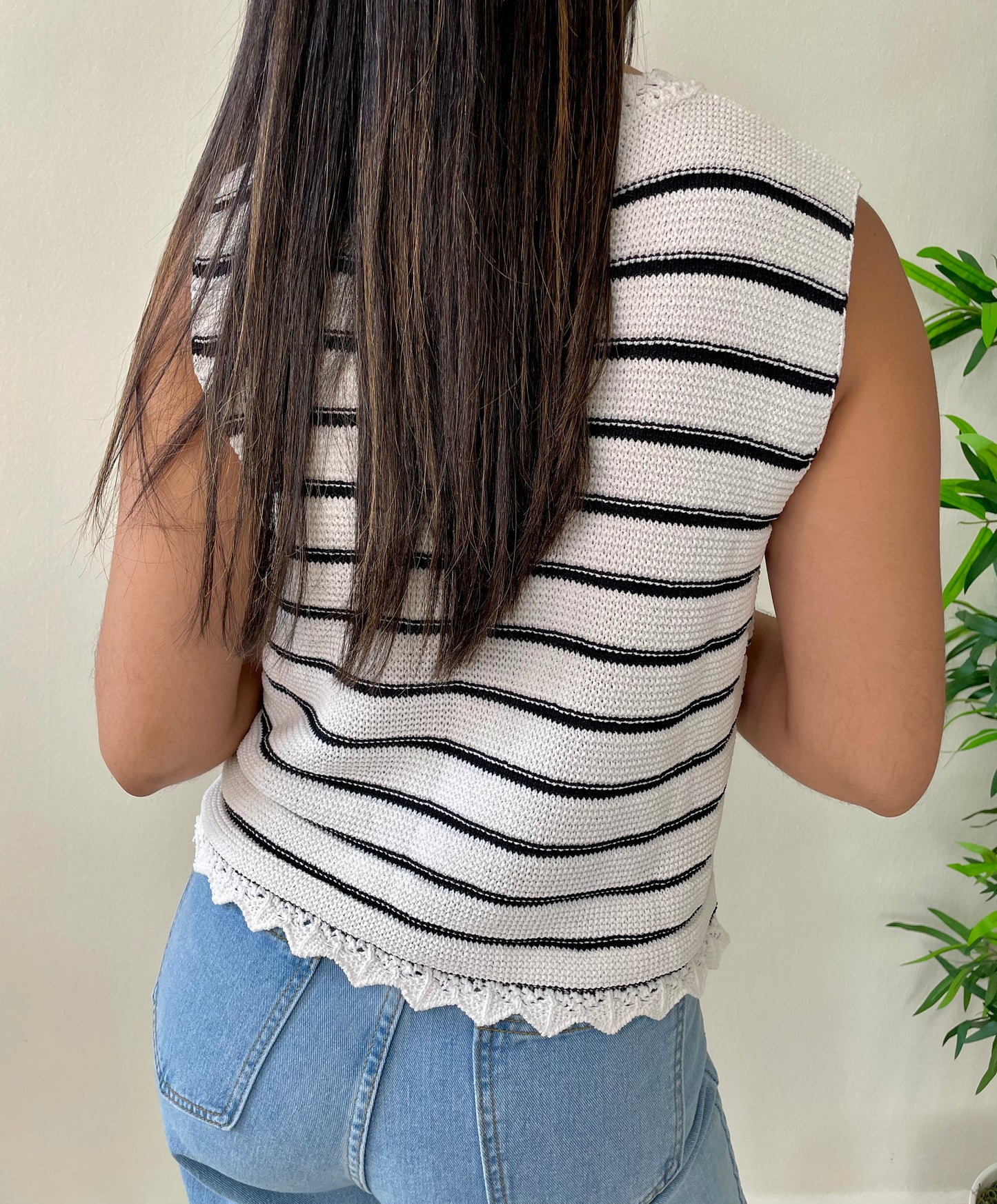 WHITE/BLACK TOP