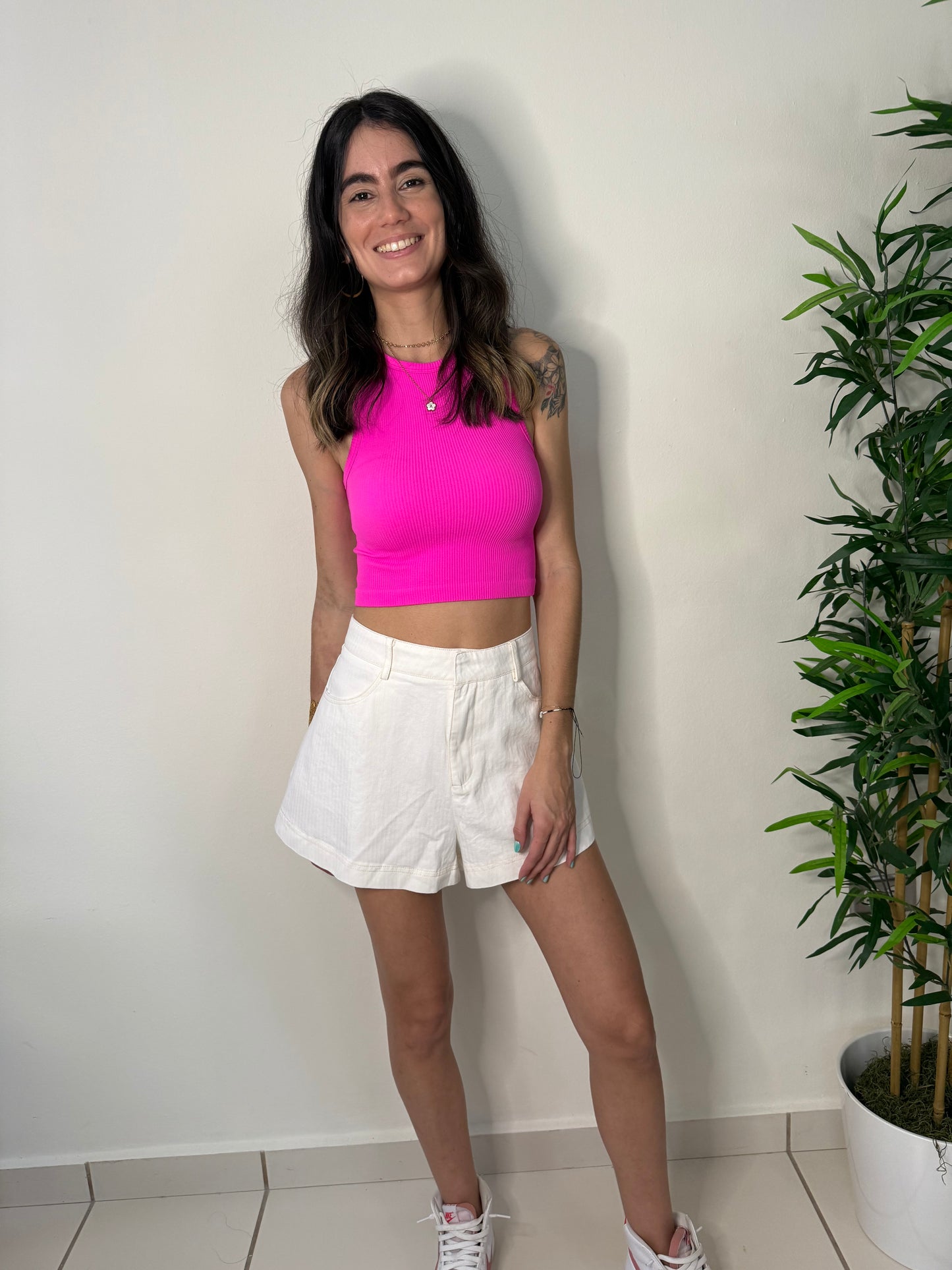 WHITE SHORT PANTS
